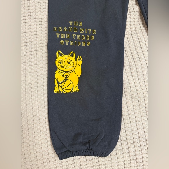 Adidas Big boys/Teens Black Joggers with Bright Yellow Graphics Size Large - Picture 3 of 7